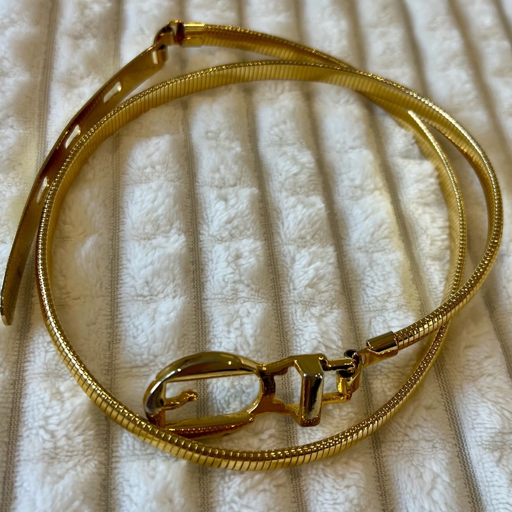 Elegant Gold Tone Stretch Women's Belt